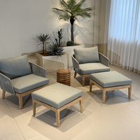 Chaise d'extérieur en bois avec dossier en corde et coussins, fauteuil de jardin pour patio et villa