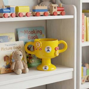 Tazza in Ceramica Creativa a Forma di Trofeo con Confezione Regalo per Bambine dell'Asilo - Premio per Studentesse Eccellenti - Adatta al Microonde e Personalizzabile - Product Image 1