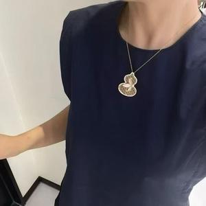 Broche Conmemorativo del Año de la Serpiente 2025, Estilo de Dibujos Animados, Patrón de Calabaza y Flor en el Pecho - Product Image 4