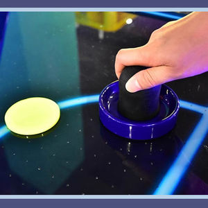 Petite <span class=keywords><strong>table</strong></span> <span class=keywords><strong>de</strong></span> <span class=keywords><strong>hockey</strong></span> <span class=keywords><strong>sur</strong></span> glace, <span class=keywords><strong>table</strong></span> <span class=keywords><strong>de</strong></span> <span class=keywords><strong>hockey</strong></span> en acrylique, machine <span class=keywords><strong>de</strong></span> jeu <span class=keywords><strong>d</strong></span>'arcade, fonctionnement à pièces, équipement pour deux joueurs - Product Image 2