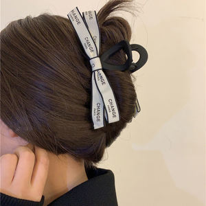 娃娃熊卡哇伊卡通抓握夹新款大号高级面料蝴蝶结鲨鱼夹蝴蝶几何气质发爪 - Product Image 2