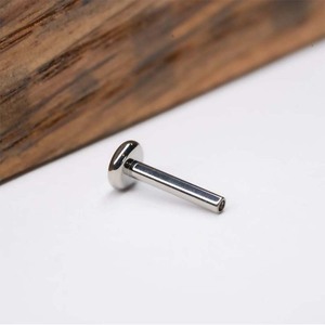 Geanodiseerde Platte Achterkant <span class=keywords><strong>Labret</strong></span> Oorbellen Piercing Palen Bar 16G Klassieke Vrouwen Jurk Intern Geregen Astm F136 Titanium Neus <span class=keywords><strong>Stud</strong></span> - Product Image 4