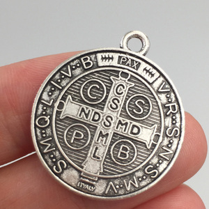Medaglia in lega di metallo 27x23mm medaglia religiosa grande santo benedetto medaglia <span class=keywords><strong>per</strong></span> la creazione di collana di gioielli - Product Image 6