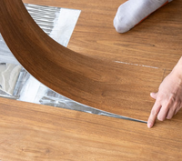 Planche de vinyle PVC LVT de luxe auto-adhésive Revêtement de sol en plastique Panneau de plancher en bois en plastique Revêtement imperméable Décoration intérieure