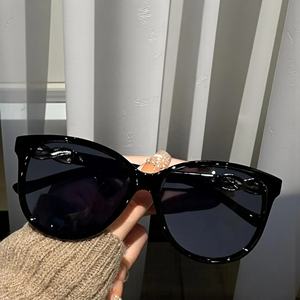 Lunettes de soleil œil de chat UV400 pour femmes, certifiées CE, idéales pour les activités sociales et les activités de plein air comme les festivals de musique et les soirées - Product Image 2