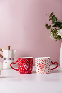 Set <span class=keywords><strong>di</strong></span> Tazze per Coppie Romantiche ed Ecologiche in Porcellana Riutilizzabile, Rosso e Bianco, 400ml, con Manico <span class=keywords><strong>a</strong></span> <span class=keywords><strong>Forma</strong></span> <span class=keywords><strong>di</strong></span> <span class=keywords><strong>Cuore</strong></span>, Confezione Regalo per Matrimonio, Lavabili in Lavastoviglie - Product Image 5