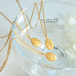 Collana con ciondolo a forma di fiore di rosa ovale in acciaio inossidabile placcato oro 18 carati di alta qualità regalo per la festa della figlia delle donne - Product Image 3