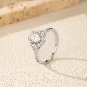 Anillo de Compromiso de Plata 925 con Diamante de Corte Ovalado, Chapado en Rodio, Engaste Pavé, Joyería Fina Clásica para Mujer - Product Image 4
