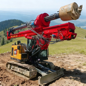 Foreuse rotative hydraulique rouge avec cabine jaune et base sur chenilles pour le forage de puits d'eau - Product Image 1