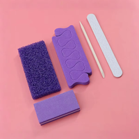 Kit de Pédicure 5 Pièces Violet avec Pierre Ponce, Lime à Ongles en Bois et Séparateurs d'Orteils – Ensemble de Manucure Jetable pour Salon, Spa, Vente en Gros Personnalisée