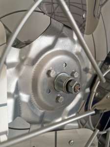 Ventilador de Techo de Alta Eficiencia con Aspas de Fibra de Vidrio para Establos, Naves Ganaderas y Granjas, IP55 - Product Image 2