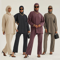 Ensemble Sportif Modeste Personnalisé OEM pour Femme Musulmane : Haut Long et Pantalon en Jersey Extensible Mauve à Épaules Tombantes et Col Rond