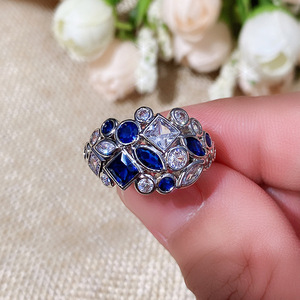 Anello Geometrico con Zirconia Cubica per Donne, Gioiello Elegante per Attività Professionali con Stile Moderno - Product Image 3