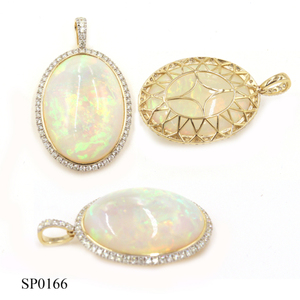Pendentif de luxe en or jaune 14 carats avec opale taille ovale 28,65 carats et diamants blancs taille brillant rond pour cérémonies religieuses - Product Image 2