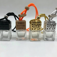Bouteilles diffuseurs de parfum suspendues pour voiture, en verre dépoli carré avec couvercle en bois et bouchon à vis, haute qualité, 8 ml, flacon vide motif fleur de rose
