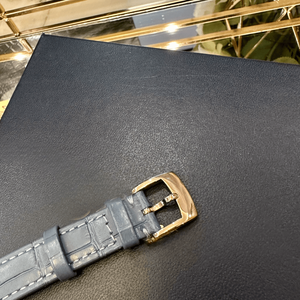 Reloj de Cuarzo para Mujer con Caja en Tono Dorado, Correa de Cuero con Patrón de Cocodrilo Gris y Esfera de Nácar Chopards - Product Image 6