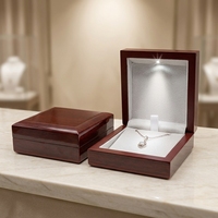 Boîte à bijoux en bois bordeaux avec éclairage LED, présentoir à bijoux, boîte de rangement pour collier, bague, boucles d'oreilles