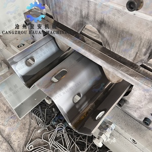 Máquina Automática de Alta Velocidad para Formar Barreras de Seguridad en Forma de W, con Cortina de Luz de Protección, Freno de Emergencia y Motor con Caja de Cambios Controlada por PLC - Product Image 2