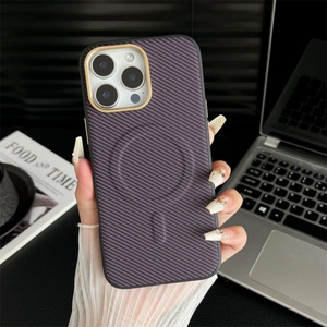 Funda Magnética Delgada con Patrón de Fibra de Carbono para iPhone 13 14 15 16 Pro Max, Carga Inalámbrica, Tipo Ejecutivo - Product Image 5