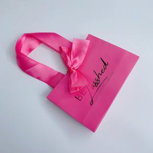 Bolsas de Regalo de Papel Rosa Intenso Personalizadas con Impresión en Lámina Plateada y Lazo de Cinta Rosa - Bolsas de Compras de Lujo para Marcas de Belleza y Pestañas - Product Image 2