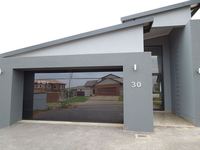 Porte de garage automatique sectionnelle moderne en aluminium 9x8 9x7 16x7 Prix Porte de garage en plexiglas