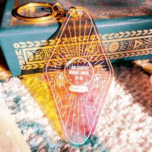 Vente en gros de porte-clés en acrylique avec logo personnalisé Porte-clés en acrylique avec dessin animé Porte-clés rétro pour hôtel - Product Image 3