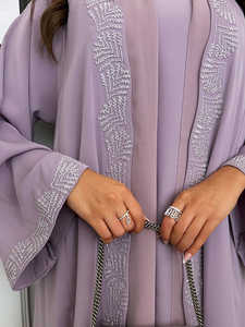Elegante Abaya Abierta Color Lavanda con Bordado Brillante y Pañuelo a Juego, Ropa Islámica Modesta para Ramadán y Bodas - Product Image 3