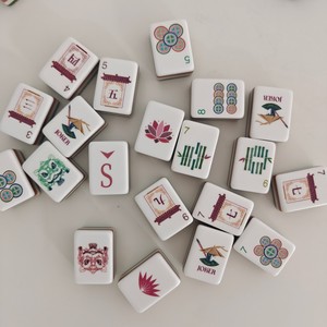 Mahjong Americano Rojo, Plegable y Portátil, con Fichas Acrílicas de 4 Capas y 160 Cartas Grabadas, Juego de Lujo e Idea de Regalo de Navidad - Product Image 6