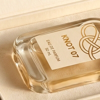 Boîte à parfum rigide de luxe sur mesure, style livre blanc magnétique, boîte fermée, présentation pour emballage cadeau de parfum