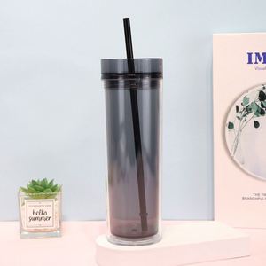 Venta al por mayor de fábrica: Vaso acrílico de doble pared de 16 oz con pajita y diseño esmerilado para tiendas de té de burbujas Boba - Product Image 1