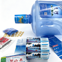 Étiquette thermorétractable en PVC personnalisée, haute transparence, durable, scellage sécurisé, impression couleur, forme personnalisée pour bouchon de bouteille d'eau minérale