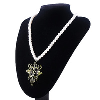 Collier ras du cou perlé Vampire Lady Dimitrescu pour femme, pendentif cosplay Village R.E. pour fans, bijoux