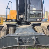 Excavatrice sur pneus Hyundai 210 d'occasion avec stabilisateurs télescopiques antidérapants, économie de carburant intelligente, contrôle électronique