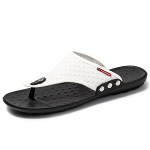 Chaussures d'extérieur d'été populaires Sandales plates décontractées en <span class=keywords><strong>cuir</strong></span> PU pour hommes Pantoufles de plage Tongs - Product Image 1