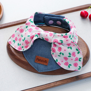 Baberos para mascotas, tanto para gatos como para perros, incluyendo baberos triangulares, baberos con lazo floral y accesorios para mascotas con temática vaquera. - Product Image 4