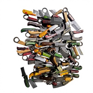 Couteau de chasse et de survie à lame fixe mini, forgé à la main en acier Damas de haute qualité, pointe tombante, manche en résine OEM - Product Image 3