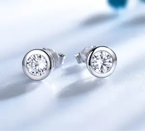 Orecchini alla moda con taglio rotondo e zircone da donna 925 in argento Sterling piccolo Design carino per regali di feste di fidanzamento