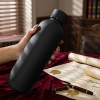 Bouteille d'eau sport en acier inoxydable à double paroi, isotherme, gourde portable avec couvercle noir mat en caoutchouc pour activités de plein air, gym et voyage