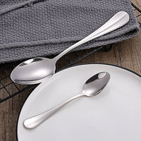 Ensemble de couverts modernes et uniques en acier inoxydable poli miroir, fourchettes, cuillères, couteaux, couverts dorés