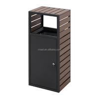 Poubelle extérieure en bois pour patio Structure debout commerciale Poubelle de style bois à deux compartiments pour usage public