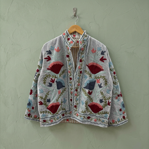 Chaqueta de terciopelo gris Suzani bordada a mano personalizada para mujer, abrigo corto floral reversible, venta al por mayor, chaqueta étnica estilo boho. - Product Image 1