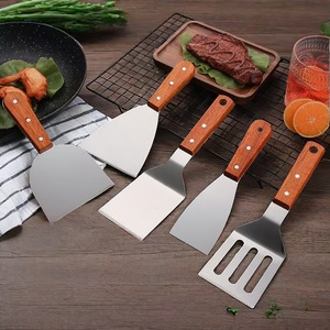 ชุดตะหลิวสเตนเลสสตีลพร้อมด้ามไม้ ตะหลิวเทปปันยากิสำหรับปลา สเต็ก แพนเค้ก ด้ามจับกันความร้อน - Product Image 1
