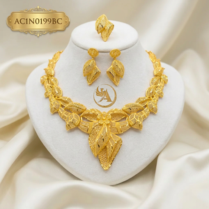 Parure de bijoux élégante plaquée or 24 carats avec pendentif feuille florale, collier, boucles d'oreilles et bague, idéale pour mariages africains, fiançailles et fêtes - Product Image 1