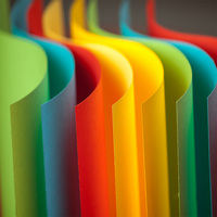 Rouleaux et feuilles de papier artisanal biodégradable 100% pâte vierge, carton rigide coloré format A4, imprimés sur mesure pour la fabrication de cartes offset