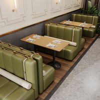 Canapé modulaire sur mesure pour restaurant, banquette murale longue avec fauteuils en cuir beige, solution clé en main pour salle à manger, tables et chaises