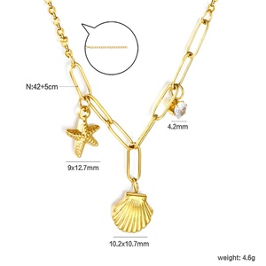 Collier en acier inoxydable plaqué or PVD 18 carats avec chaîne torsadée perlée et pendentif étoile de mer et coquillage, vente en gros - Product Image 6