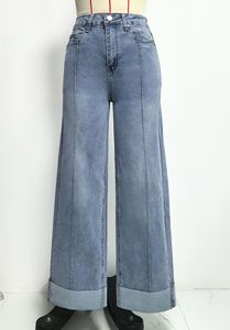 Jean large pour femme en denim bleu clair, coupe droite décontractée avec ourlet retroussé, tendance - Product Image 6