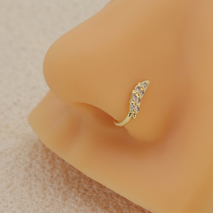 NYY Anneaux de nez en cuivre plaqué or 18 carats avec cinq diamants CZ pour femmes, bijoux de nez miniatures sertis de zircons, sans perçage - Product Image 1