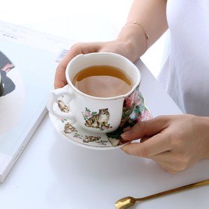 Service à thé vintage en porcelaine fine motif rose tigre, tasse et soucoupe irrégulières à motifs floraux, coffret cadeau - Product Image 4