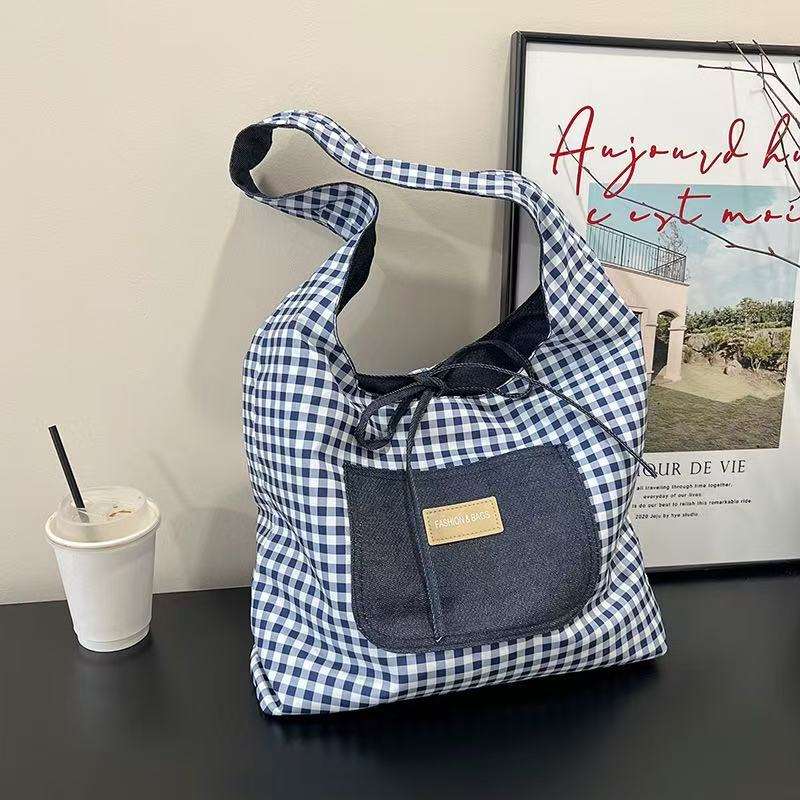 สีฟ้าเที่ยงคืน